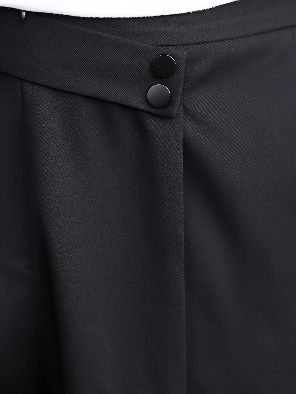 Men's white pleated trousers for layering through autumn and winter