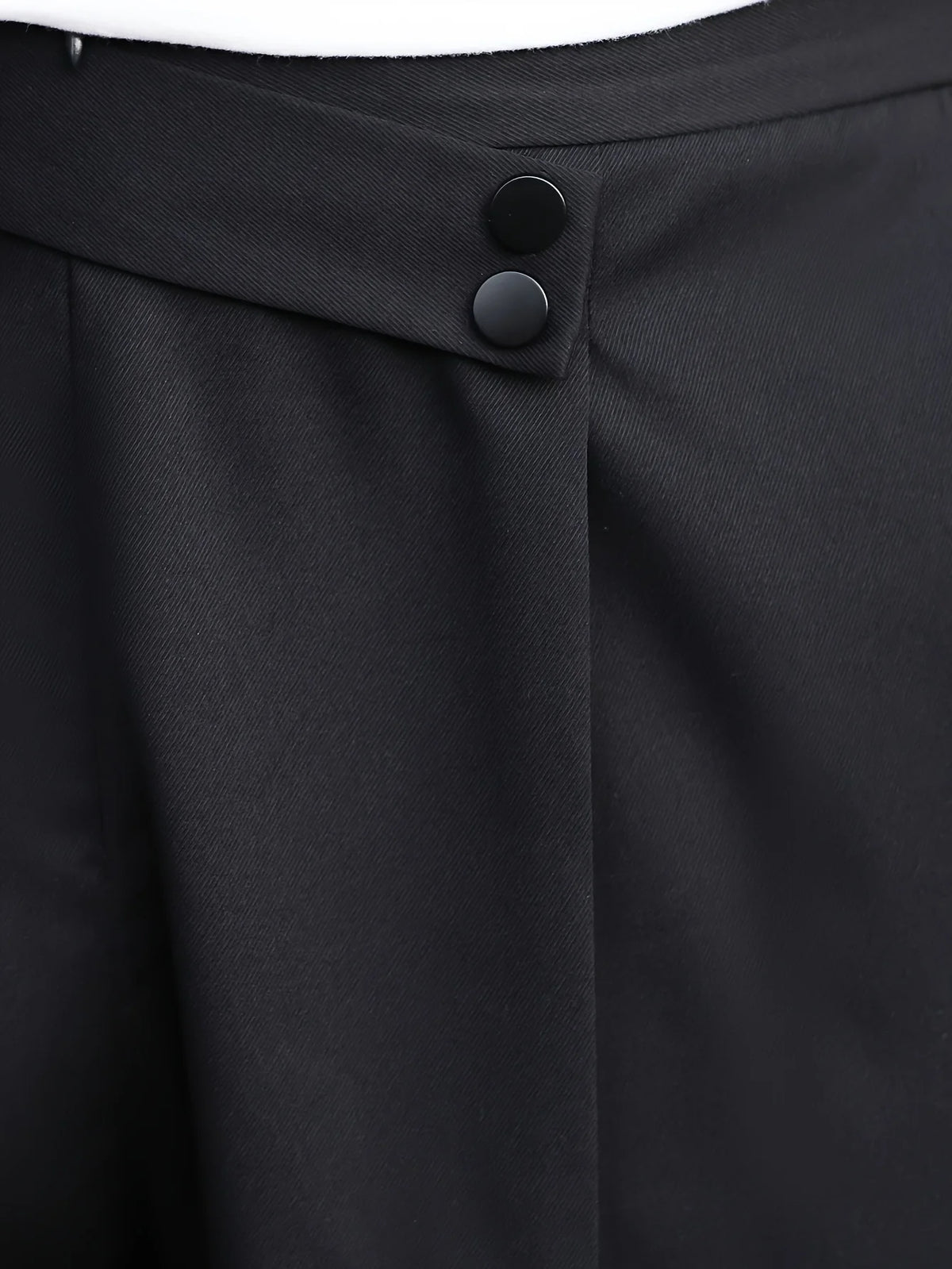 Men's white pleated trousers for layering through autumn and winter