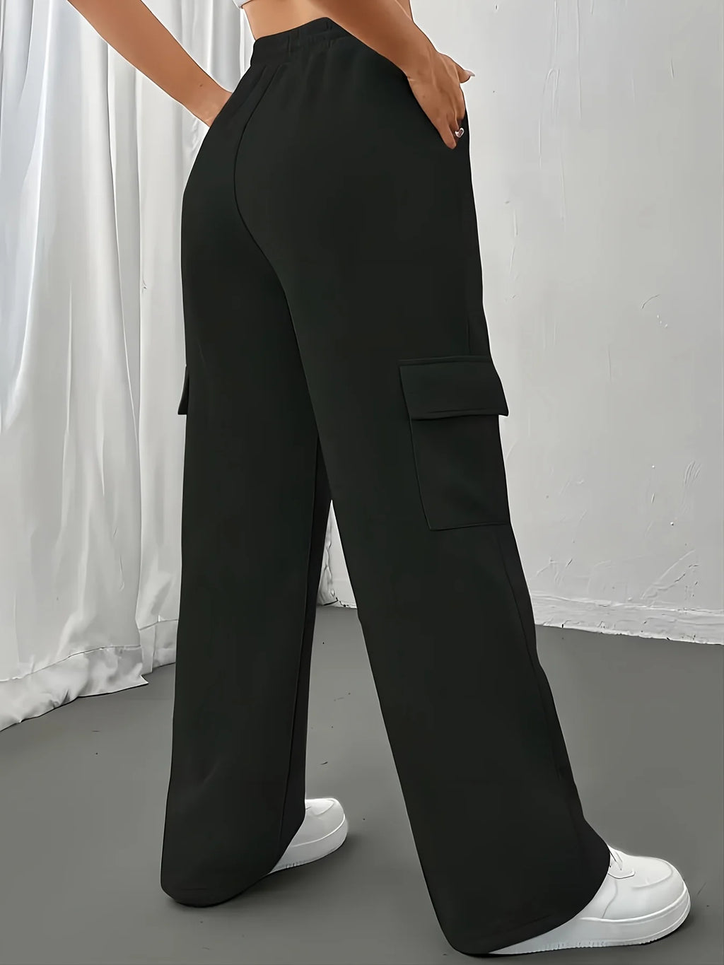 Women's black everyday cargo joggers for chilly autumn and winter days