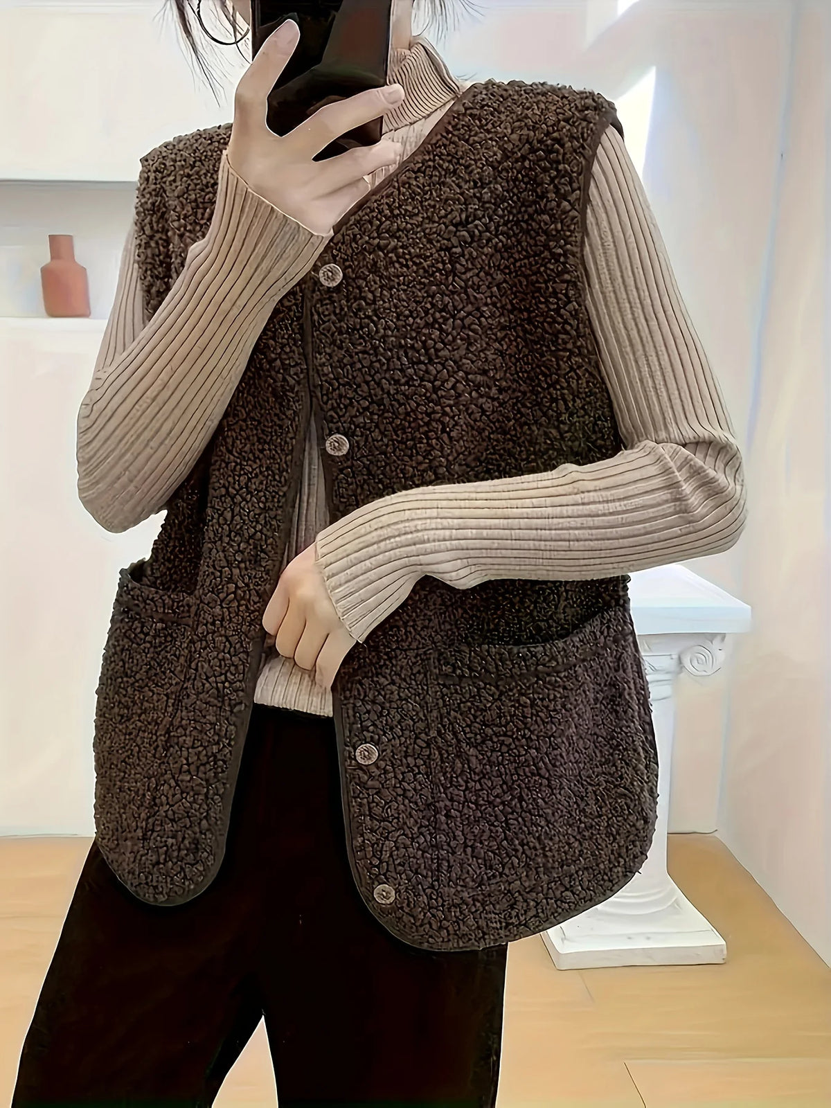 Women's khaki sleeveless textured button-front gilet for the season