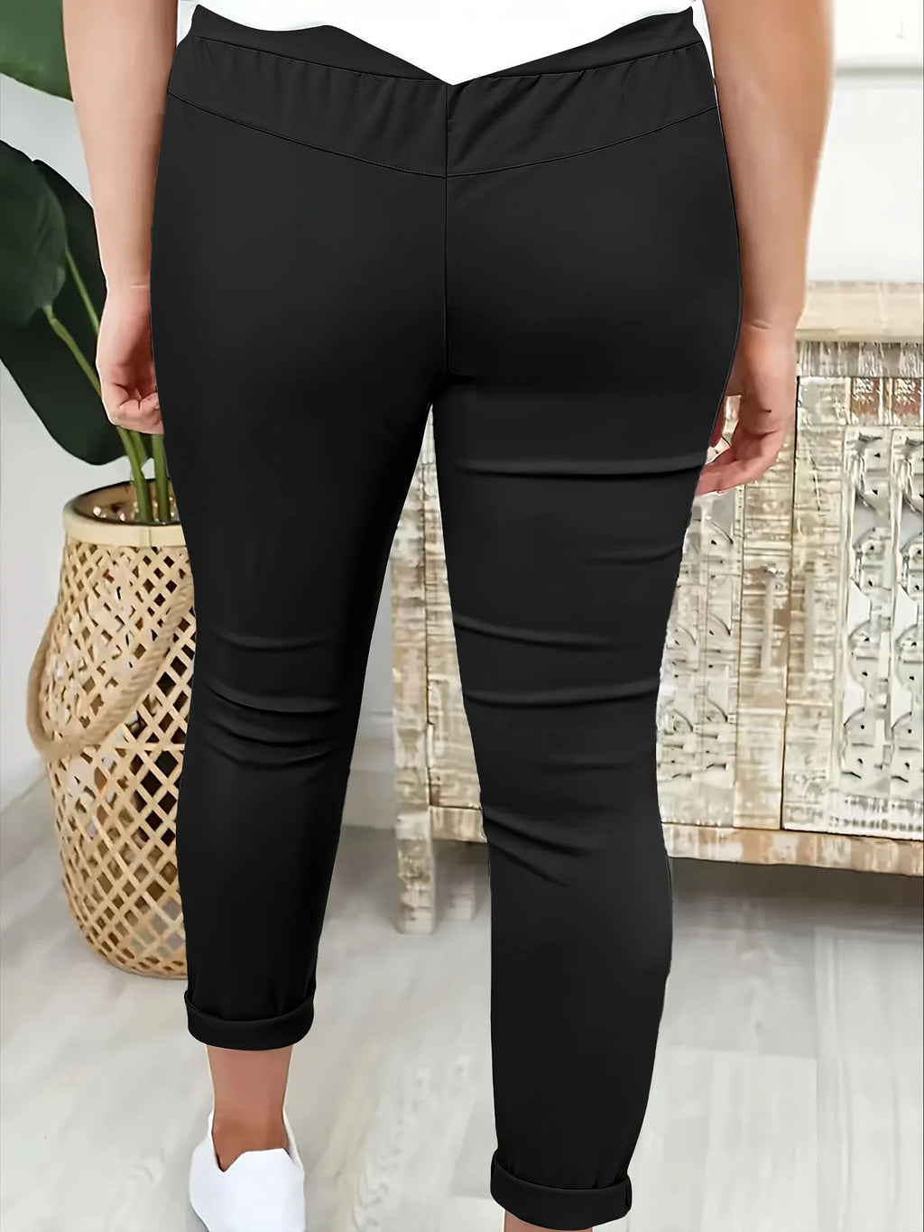 Women's black relaxed drawstring trousers for autumn and winter wear
