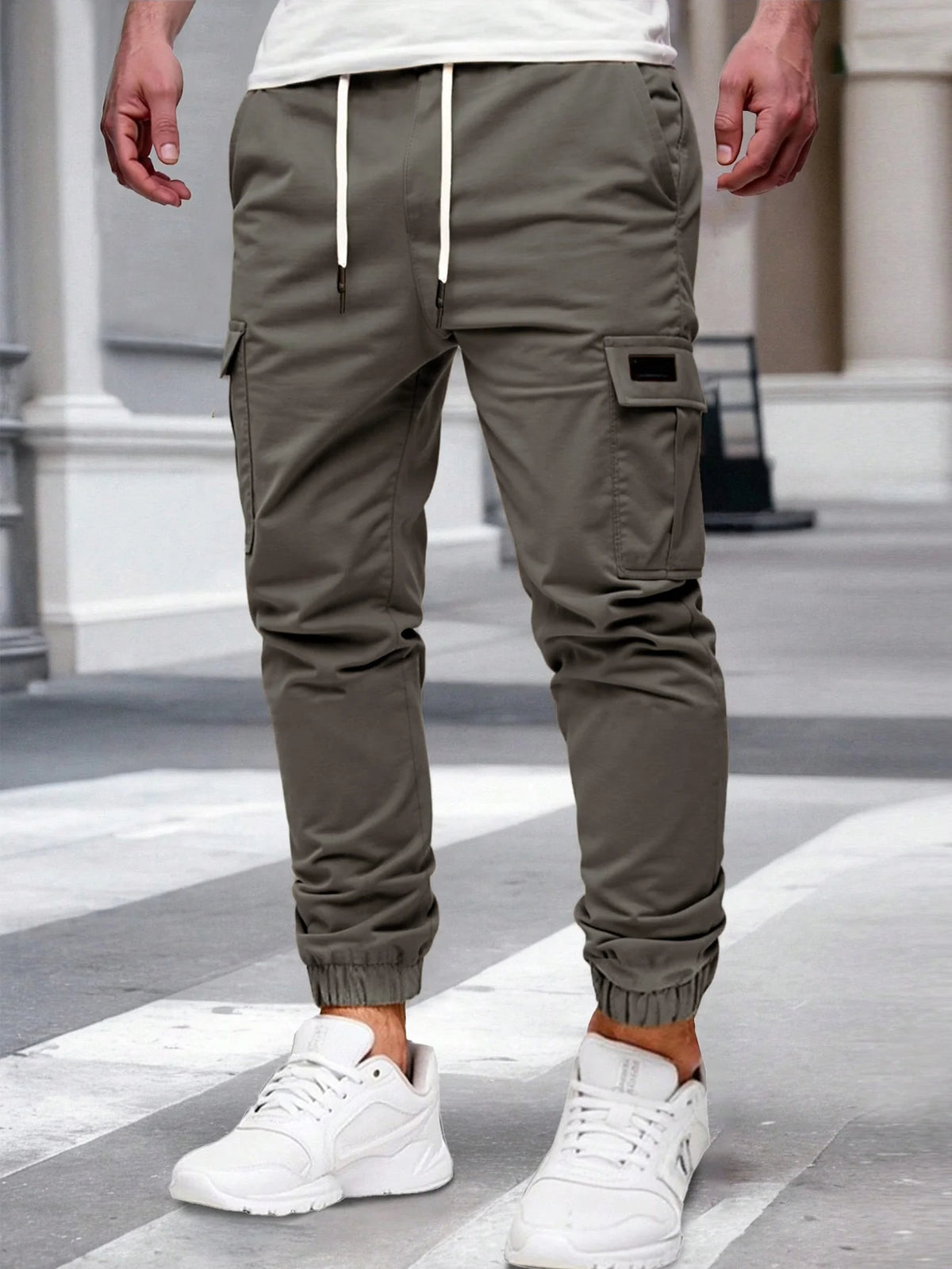 Men's black mid-rise cargo trousers for cold autumn and winter days