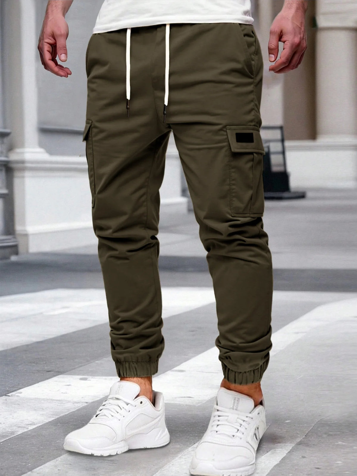 Men's black mid-rise cargo trousers for cold autumn and winter days