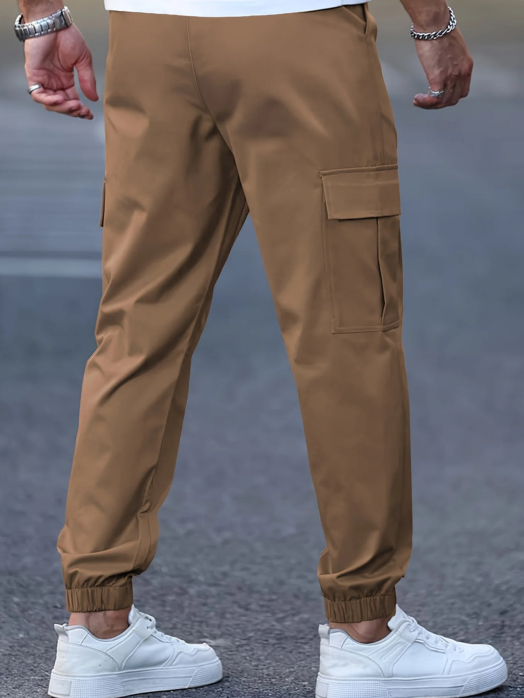 Men's dark grey mid-rise cargo trousers for cold autumn and winter days