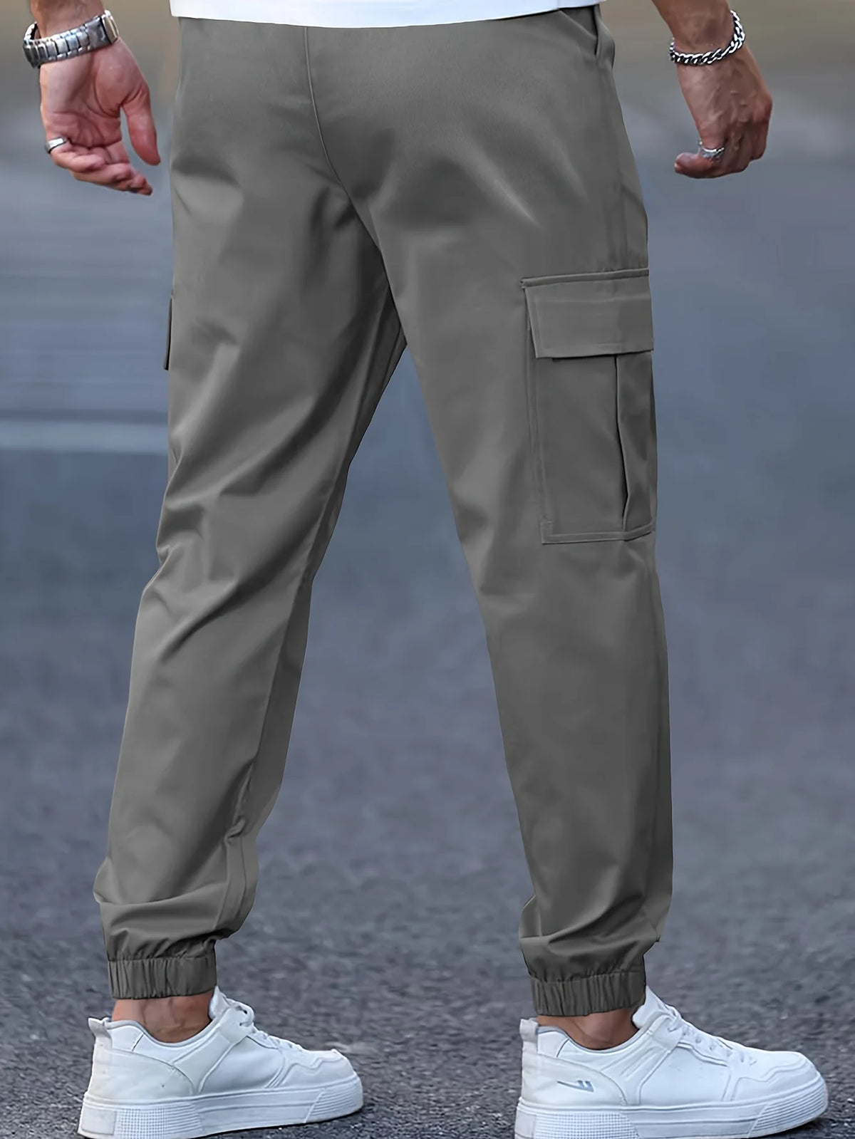 Men's dark grey mid-rise cargo trousers for cold autumn and winter days