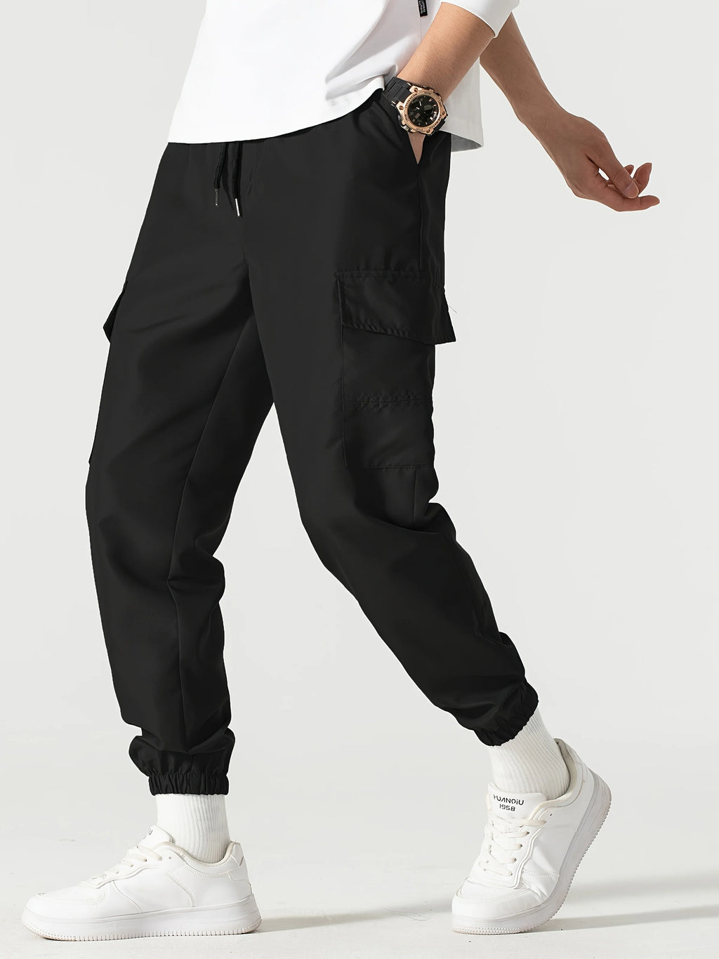 Men's black relaxed cargo joggers