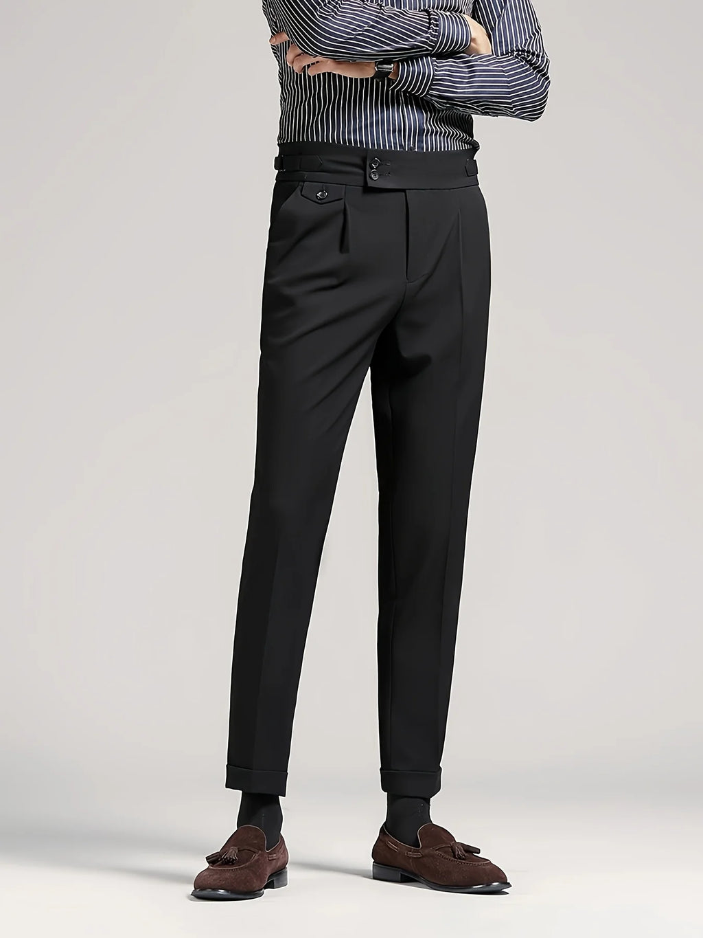 Men's black single-pleat trousers for chilly autumn and winter days