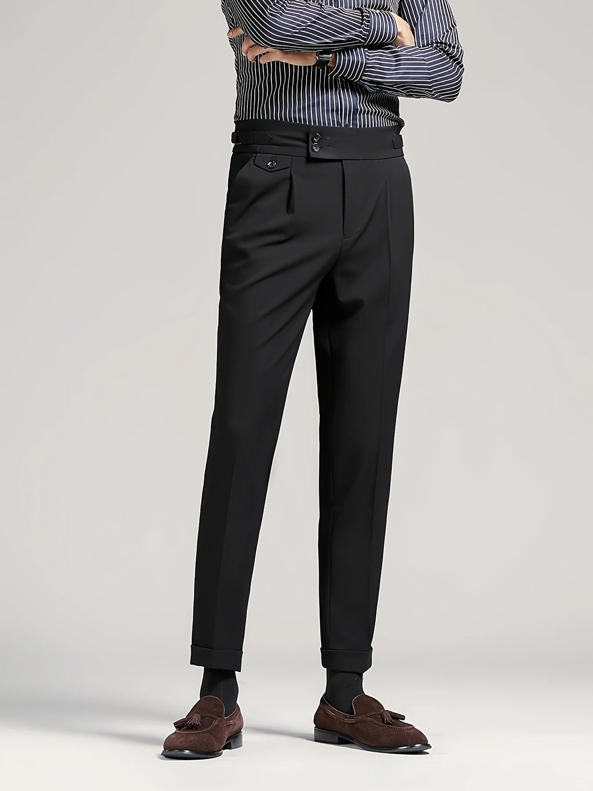 Men's black single-pleat trousers for chilly autumn and winter days
