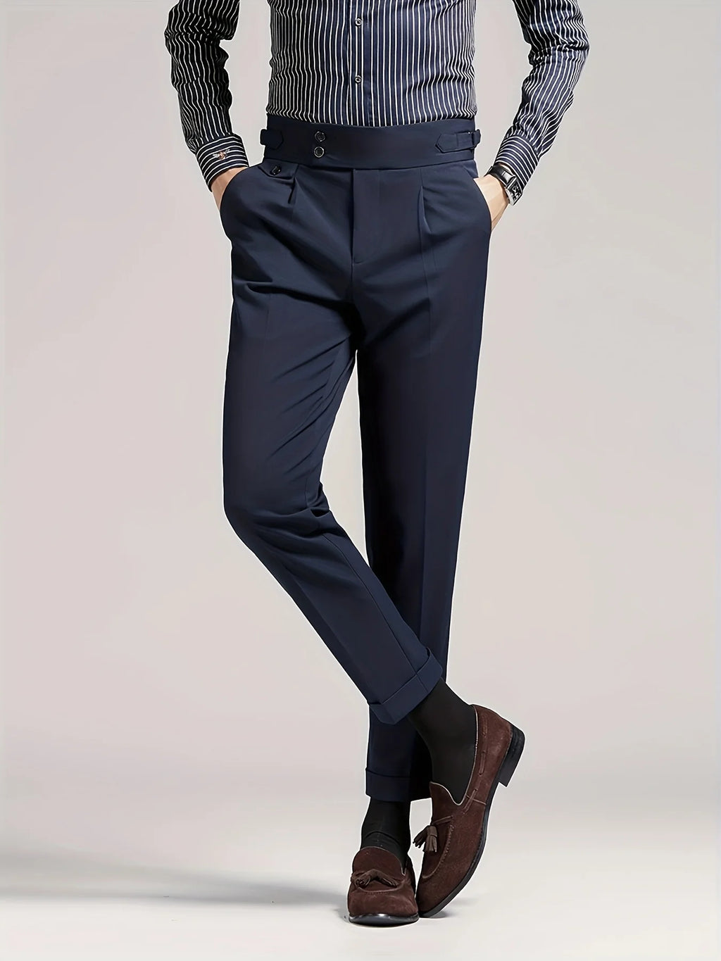 Men's light brown single-pleat trousers for chilly autumn and winter days