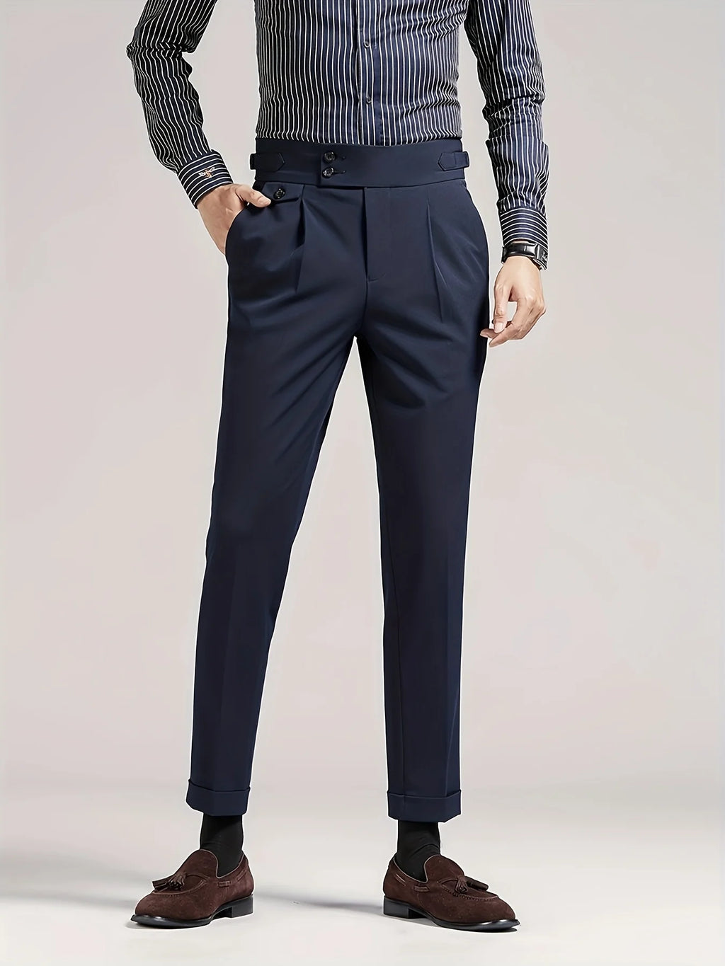 Men's light brown single-pleat trousers for chilly autumn and winter days
